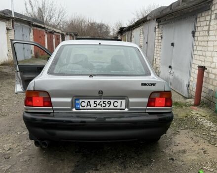 Сірий Форд Інша, об'ємом двигуна 1.6 л та пробігом 360 тис. км за 1000 $, фото 5 на Automoto.ua