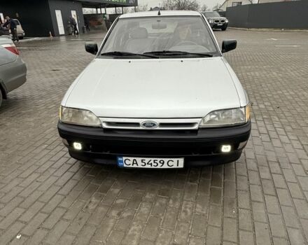 Сірий Форд Інша, об'ємом двигуна 1.6 л та пробігом 360 тис. км за 1000 $, фото 2 на Automoto.ua