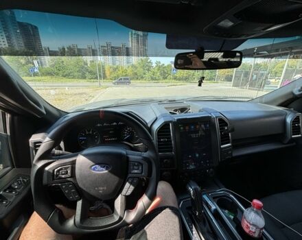 Сірий Форд Інша, об'ємом двигуна 5 л та пробігом 55 тис. км за 26000 $, фото 1 на Automoto.ua