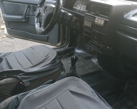 Сірий Форд Інша, об'ємом двигуна 1.5 л та пробігом 170 тис. км за 1086 $, фото 3 на Automoto.ua