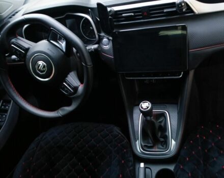 Сірий Форд Інша, об'ємом двигуна 1.6 л та пробігом 28 тис. км за 16667 $, фото 4 на Automoto.ua