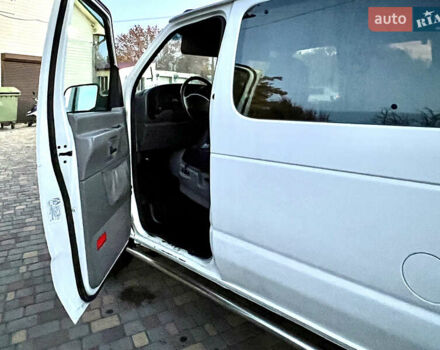 Білий Форд E-350, об'ємом двигуна 5.4 л та пробігом 10 тис. км за 14000 $, фото 14 на Automoto.ua