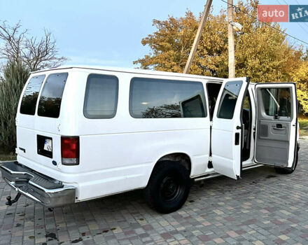 Білий Форд E-350, об'ємом двигуна 5.4 л та пробігом 10 тис. км за 14000 $, фото 18 на Automoto.ua