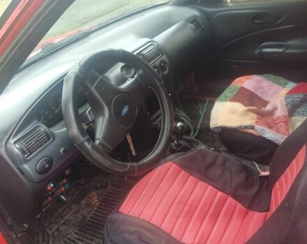 Красный Форд Экоспорт, объемом двигателя 1 л и пробегом 200 тыс. км за 597 $, фото 4 на Automoto.ua