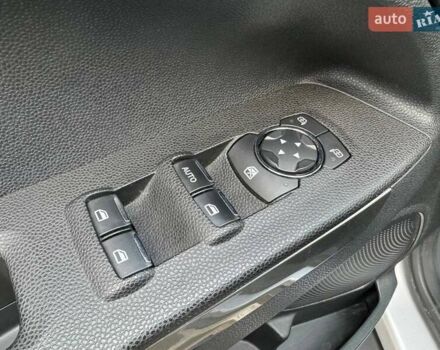 Сірий Форд Екоспорт, об'ємом двигуна 0.99 л та пробігом 84 тис. км за 11990 $, фото 15 на Automoto.ua