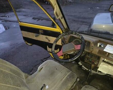 Желтый Форд Эконован, объемом двигателя 1.45 л и пробегом 270 тыс. км за 1400 $, фото 10 на Automoto.ua