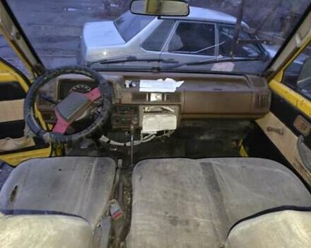 Желтый Форд Эконован, объемом двигателя 1.45 л и пробегом 270 тыс. км за 1400 $, фото 7 на Automoto.ua