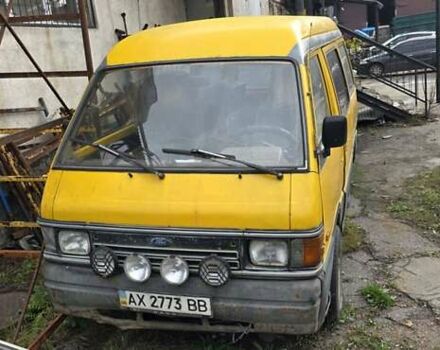 Желтый Форд Эконован, объемом двигателя 1.45 л и пробегом 270 тыс. км за 1400 $, фото 3 на Automoto.ua