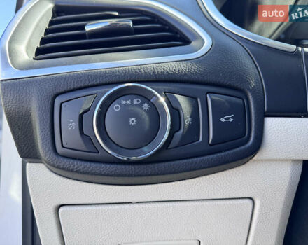 Білий Форд Едж, об'ємом двигуна 2 л та пробігом 143 тис. км за 18200 $, фото 17 на Automoto.ua