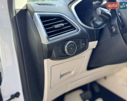 Білий Форд Едж, об'ємом двигуна 2 л та пробігом 143 тис. км за 18200 $, фото 16 на Automoto.ua