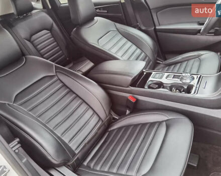 Білий Форд Едж, об'ємом двигуна 2 л та пробігом 160 тис. км за 17999 $, фото 4 на Automoto.ua