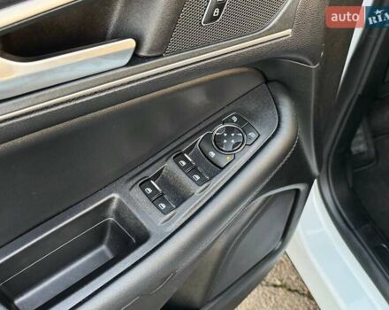 Білий Форд Едж, об'ємом двигуна 2 л та пробігом 35 тис. км за 21700 $, фото 33 на Automoto.ua