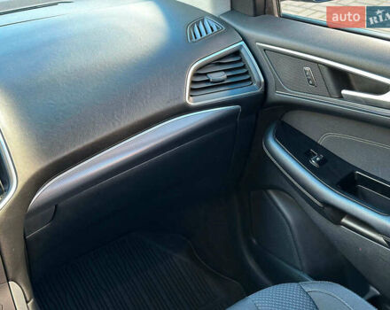 Чорний Форд Едж, об'ємом двигуна 2 л та пробігом 131 тис. км за 20480 $, фото 21 на Automoto.ua