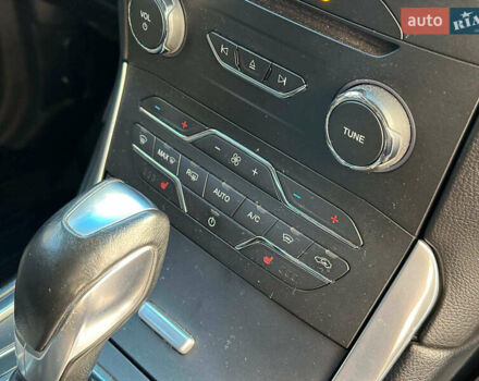 Чорний Форд Едж, об'ємом двигуна 2 л та пробігом 131 тис. км за 20480 $, фото 26 на Automoto.ua