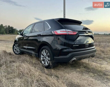 Черный Форд Эдж, объемом двигателя 2 л и пробегом 137 тыс. км за 27500 $, фото 2 на Automoto.ua