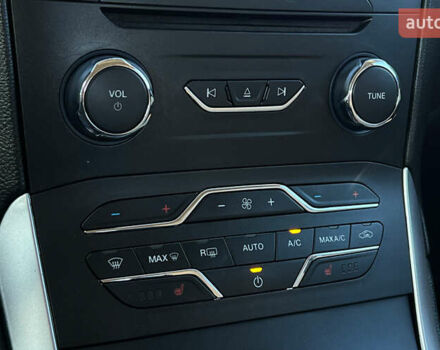 Красный Форд Эдж, объемом двигателя 2 л и пробегом 112 тыс. км за 14999 $, фото 13 на Automoto.ua