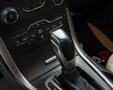 Красный Форд Эдж, объемом двигателя 2 л и пробегом 92 тыс. км за 15200 $, фото 15 на Automoto.ua