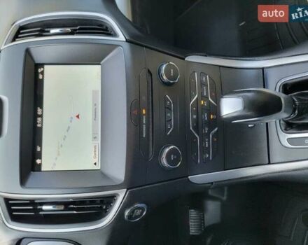 Красный Форд Эдж, объемом двигателя 2 л и пробегом 96 тыс. км за 3000 $, фото 13 на Automoto.ua