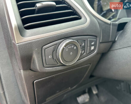 Красный Форд Эдж, объемом двигателя 2 л и пробегом 105 тыс. км за 22222 $, фото 65 на Automoto.ua