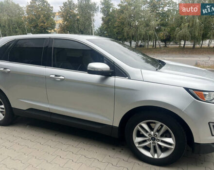 Сірий Форд Едж, об'ємом двигуна 2 л та пробігом 146 тис. км за 15799 $, фото 4 на Automoto.ua