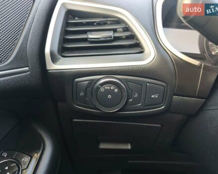 Серый Форд Эдж, объемом двигателя 2 л и пробегом 99 тыс. км за 14000 $, фото 14 на Automoto.ua