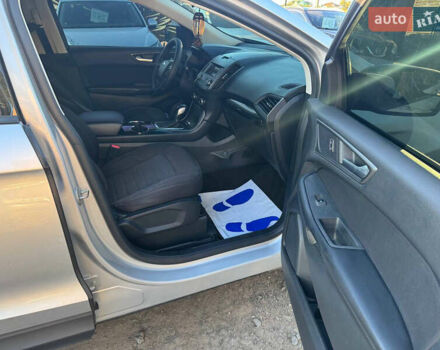 Сірий Форд Едж, об'ємом двигуна 2 л та пробігом 162 тис. км за 13150 $, фото 5 на Automoto.ua