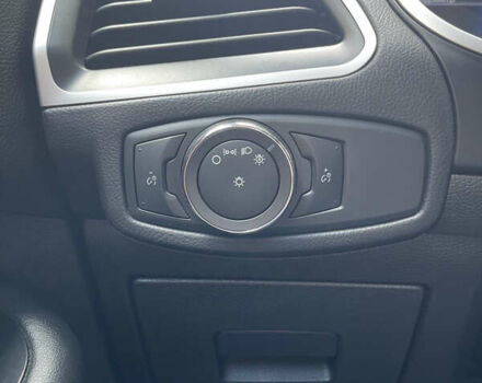 Серый Форд Эдж, объемом двигателя 2 л и пробегом 160 тыс. км за 19400 $, фото 12 на Automoto.ua