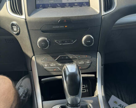 Серый Форд Эдж, объемом двигателя 2 л и пробегом 109 тыс. км за 15900 $, фото 5 на Automoto.ua