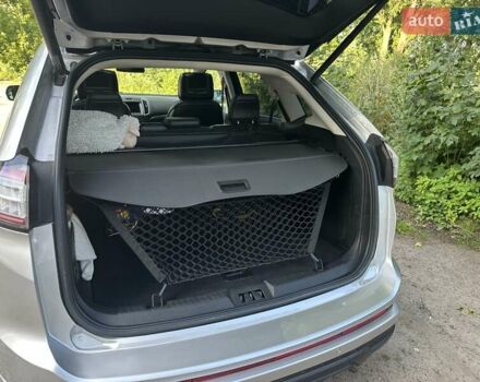Сірий Форд Едж, об'ємом двигуна 2 л та пробігом 142 тис. км за 19000 $, фото 13 на Automoto.ua
