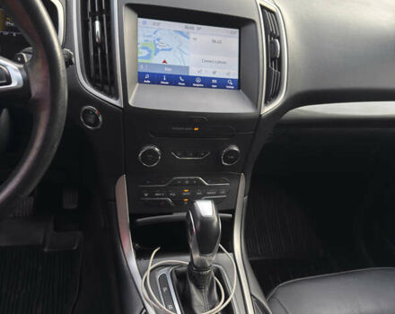 Сірий Форд Едж, об'ємом двигуна 3.5 л та пробігом 161 тис. км за 18000 $, фото 5 на Automoto.ua