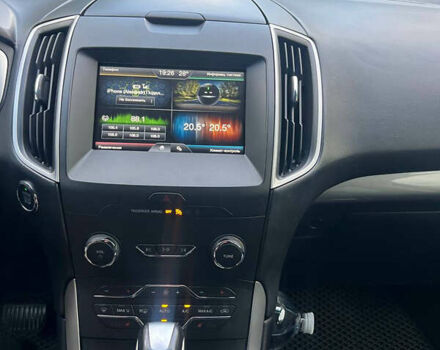 Серый Форд Эдж, объемом двигателя 2 л и пробегом 202 тыс. км за 15500 $, фото 5 на Automoto.ua