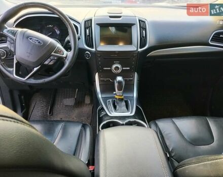 Серый Форд Эдж, объемом двигателя 2 л и пробегом 122 тыс. км за 16200 $, фото 6 на Automoto.ua