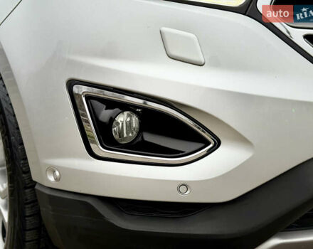 Серый Форд Эдж, объемом двигателя 2 л и пробегом 204 тыс. км за 19500 $, фото 14 на Automoto.ua