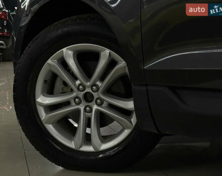 Сірий Форд Едж, об'ємом двигуна 2 л та пробігом 65 тис. км за 17499 $, фото 16 на Automoto.ua