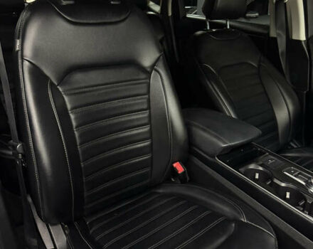 Сірий Форд Едж, об'ємом двигуна 2 л та пробігом 111 тис. км за 19999 $, фото 18 на Automoto.ua