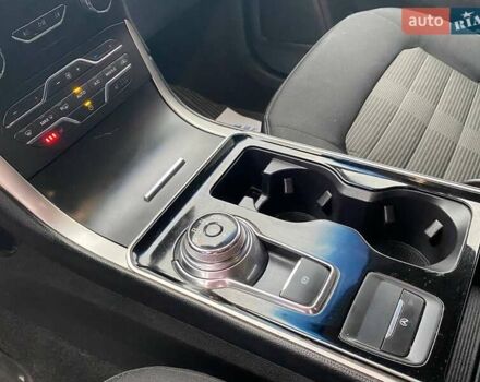 Серый Форд Эдж, объемом двигателя 2 л и пробегом 79 тыс. км за 23500 $, фото 13 на Automoto.ua