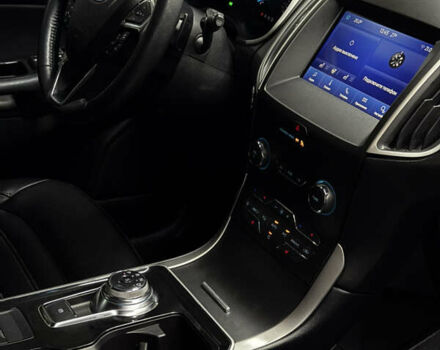 Сірий Форд Едж, об'ємом двигуна 2 л та пробігом 111 тис. км за 19999 $, фото 19 на Automoto.ua