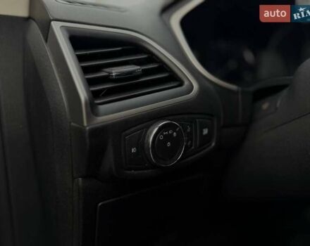 Серый Форд Эдж, объемом двигателя 2 л и пробегом 132 тыс. км за 21000 $, фото 9 на Automoto.ua