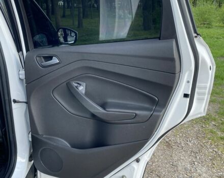 Белый Форд Эскейп, объемом двигателя 1.6 л и пробегом 118 тыс. км за 10500 $, фото 10 на Automoto.ua