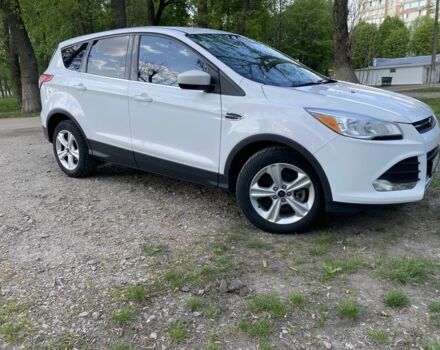 Белый Форд Эскейп, объемом двигателя 1.6 л и пробегом 118 тыс. км за 10500 $, фото 1 на Automoto.ua