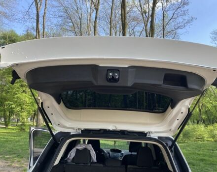 Белый Форд Эскейп, объемом двигателя 1.6 л и пробегом 118 тыс. км за 10500 $, фото 13 на Automoto.ua