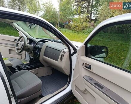 Форд Эскейп 2010 в Черновцах на Automoto.ua Белый Форд Эскейп, объемом двигателя 2.49 л и пробегом 264 тыс. км за 9000 $, фото 5 на Automoto.ua