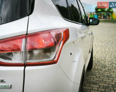 Белый Форд Эскейп, объемом двигателя 1.6 л и пробегом 120 тыс. км за 11300 $, фото 5 на Automoto.ua