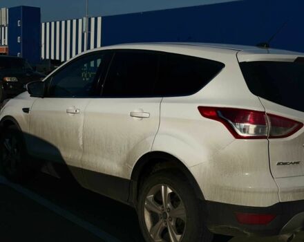 Белый Форд Эскейп, объемом двигателя 1.6 л и пробегом 207 тыс. км за 10000 $, фото 4 на Automoto.ua