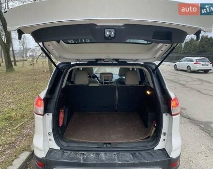 Белый Форд Эскейп, объемом двигателя 2 л и пробегом 190 тыс. км за 11700 $, фото 3 на Automoto.ua