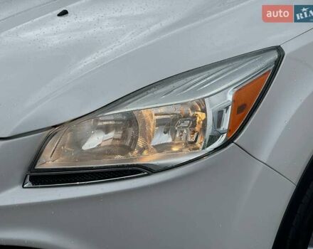 Белый Форд Эскейп, объемом двигателя 2 л и пробегом 145 тыс. км за 11650 $, фото 5 на Automoto.ua