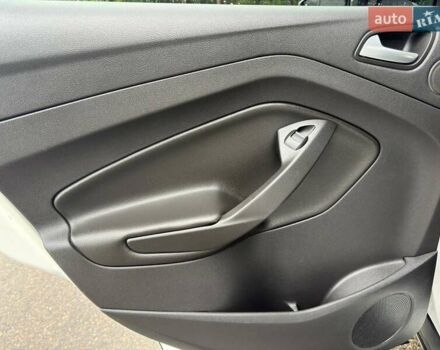 Белый Форд Эскейп, объемом двигателя 2 л и пробегом 145 тыс. км за 11650 $, фото 33 на Automoto.ua