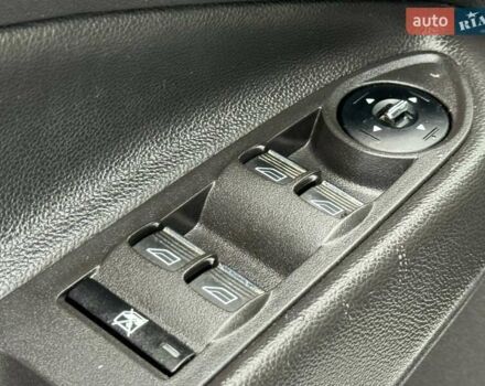 Белый Форд Эскейп, объемом двигателя 2 л и пробегом 145 тыс. км за 11650 $, фото 22 на Automoto.ua