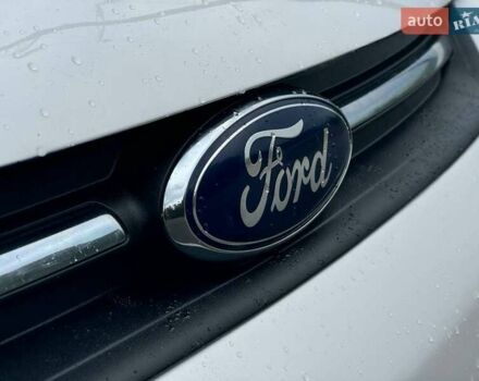 Белый Форд Эскейп, объемом двигателя 2 л и пробегом 145 тыс. км за 11650 $, фото 6 на Automoto.ua