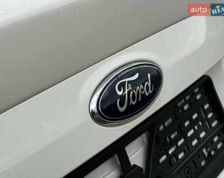 Белый Форд Эскейп, объемом двигателя 2 л и пробегом 145 тыс. км за 11650 $, фото 17 на Automoto.ua